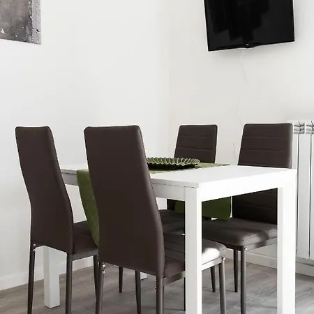 Apartment Modern In Historical District